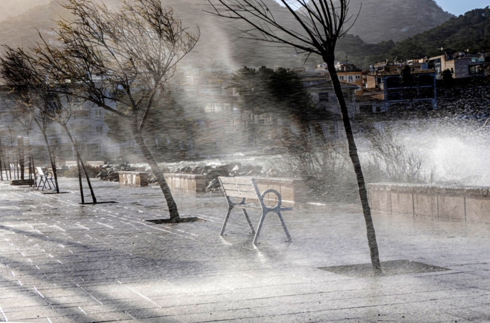 Oluja Nils razara: Ima mrtvih; Jak vetar nosio sve pred sobom; Građanima upućeno upozorenje FOTO/VIDEO
