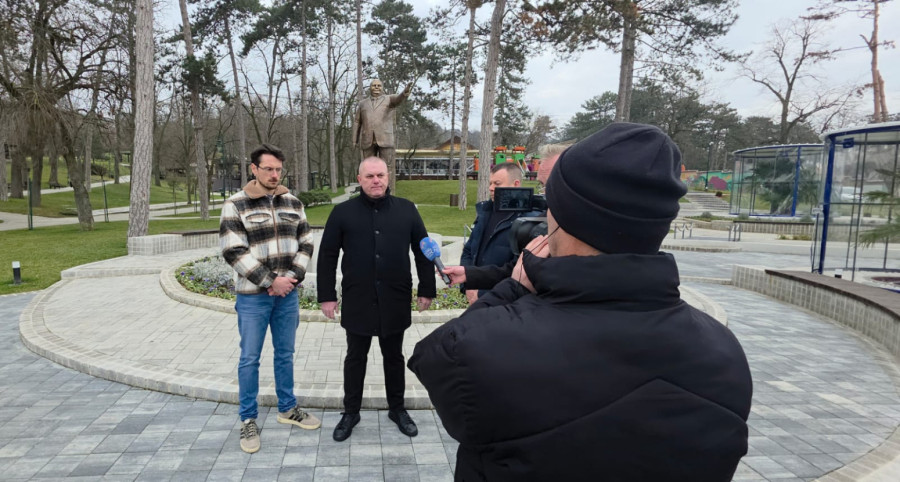 Marković: Spomenik mom ocu konačno gde mu je mesto FOTO