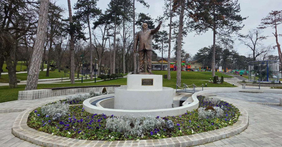 Marković: Spomenik mom ocu konačno gde mu je mesto FOTO