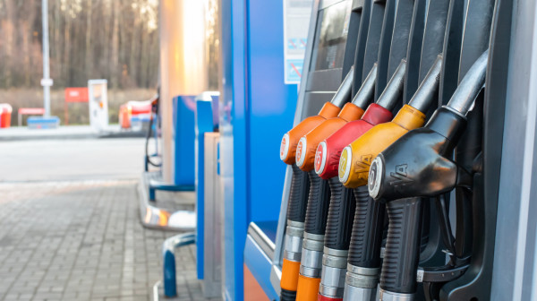 Evropski vozači bi mogli da plaćaju gorivo 220 evra više godišnje zbog skupe nafte