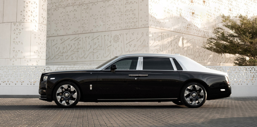 Jedan jedini primerak: Rolls-Royce ukrašen arapskim motivima FOTO