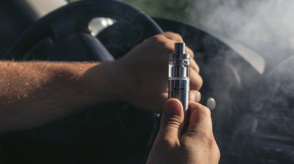 Zabrana vejpova u kolima sa decom – da li podržavate ovaj potez? ANKETA