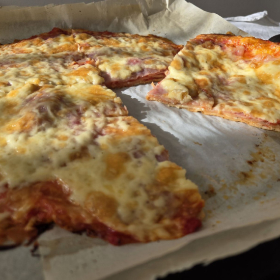 Probale smo recept za lažnu picu i ovo je jako dobra uvreda za picu! FOTO