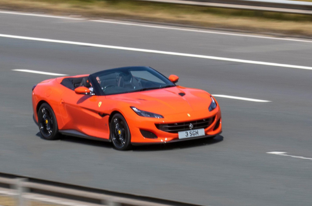 Policija zaustavila beskućnika; U Ferariju jurio 247 km/h; Usledilo je šokantno otkriće