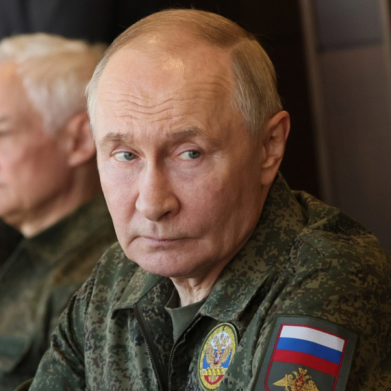 Putin ruši NATO sa 15.000 vojnika