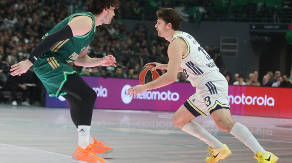 Spektakl u "OAKA" – Fener uz zvuk sirene "srušio" PAO, pa gledao da izvuče živu glavu