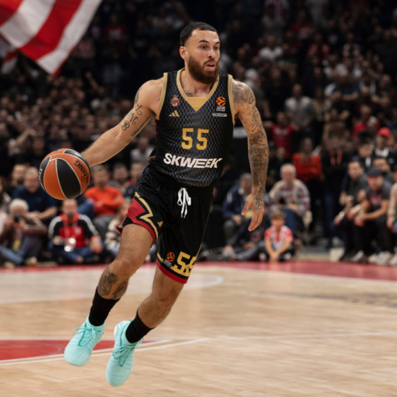 Džejms napravio "haos" na mrežama i poručio: "Zvezda – nikada"