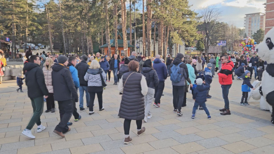 Zlatibor krcat, na putu kolaps: Na srpskoj planini već sad oko 50.000 gostiju FOTO