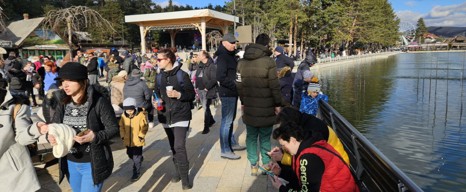 Zlatibor krcat, na putu kolaps: Na srpskoj planini već sad oko 50.000 gostiju FOTO