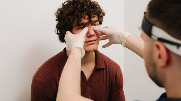 Kako izgleda "nameštanje" sinusa: Stručnjak objašnjava ko sme da pribegne ovoj tehnici VIDEO