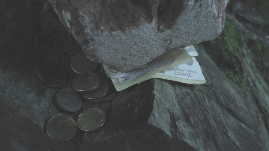 Ovde parovi učvršćuju ljubav: Posebno mesto u srpskom selu mnogi smatraju čarobnim FOTO