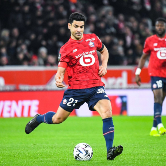 Lil ozbiljno štuca pred Zvezdu