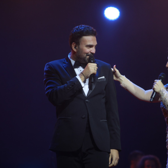 Veče ljubavi i emocija: Jelena Tomašević i Ivan Bosiljčić oduševili Beograd FOTO/VIDEO