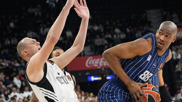 Efes produžio saradnju sa centrom