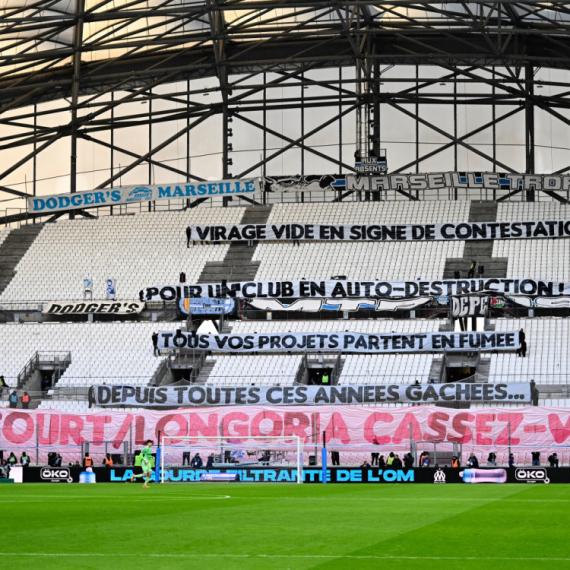 Haos u Marseju – navijači hteli da upadnu u ložu VIDEO