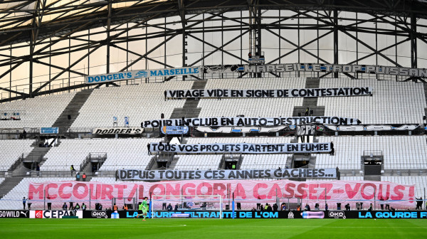 Haos u Marseju – navijači hteli da upadnu u ložu VIDEO