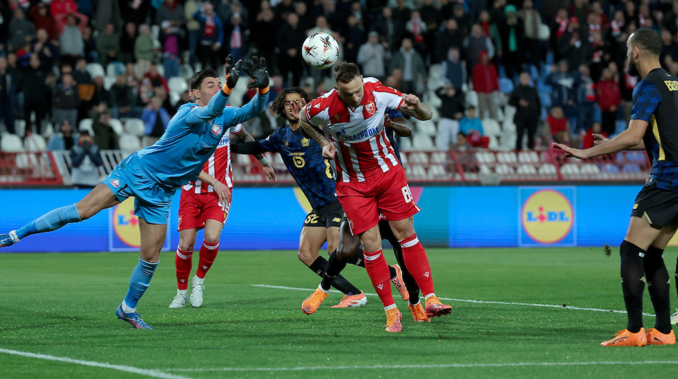 Lil se "namešta" Zvezdi – katastrofalna nova godina