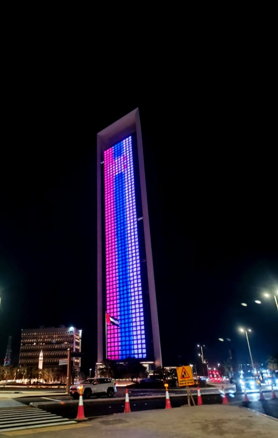 Burdž Kalifa u Dubaiju večeras u bojama srpske zastave; Vučić: Hvala dragi prijatelji FOTO/VIDEO