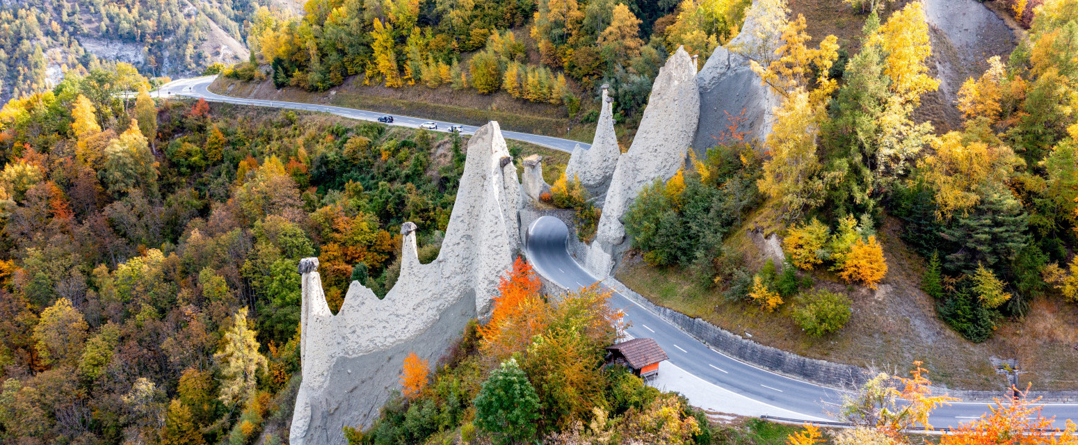 Švajcarske piramide: Dramatična pojava decenijama privlači planinare, bicikliste, geologe i radoznale FOTO