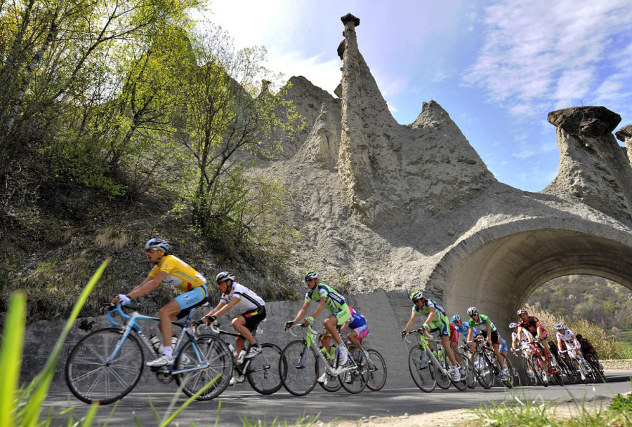 Švajcarske piramide: Dramatična pojava decenijama privlači planinare, bicikliste, geologe i radoznale FOTO