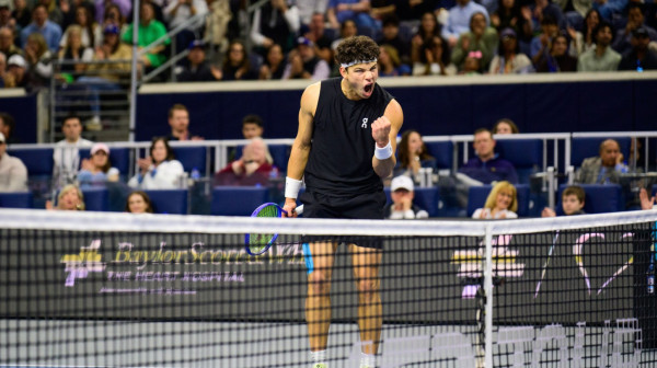 Šelton osvojio Dalas!