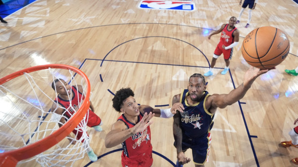 Nezainteresovani Jokić i Dončić gledali sa klupe – Lenard "zapalio" Los Anđeles