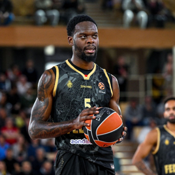 Centar napustio Monako