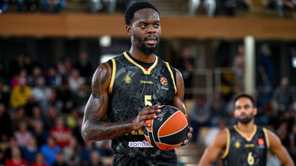 Centar napustio Monako