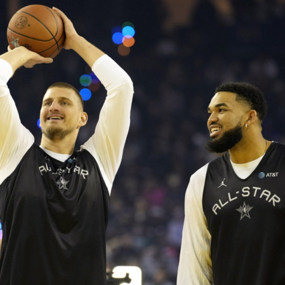 NBA zvezda u jakni sa motivom Svetog Đorđa – Jokić se iznenadio VIDEO