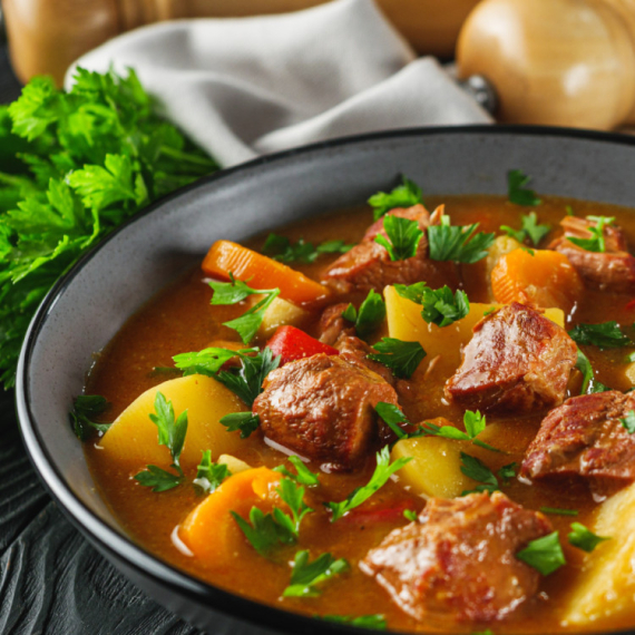 Sipajte čašu ove namirnice u pasulj ili gulaš i dobićete "čudo"