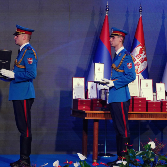 Vučić uručuje odlikovanja povodom Dana državnosti