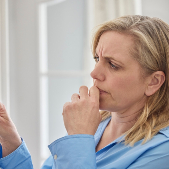Moždana magla u menopauzi: Kakvu ulogu ima pad estrogena? FOTO