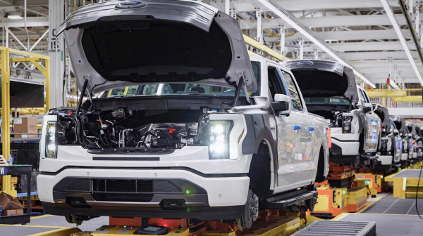 Ford naglo promenio planove: Radnici besni, 1.600 ostalo bez posla