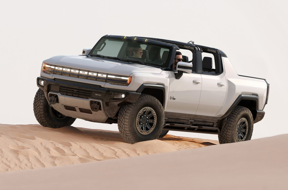 Ima preko 4 tone, a brži je od Ferrarija: Kamionet ostavio superautomobile u prašini VIDEO