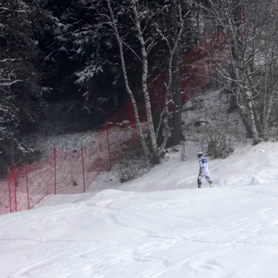 Favorit za zlato diskvalifikovan, bacio štapove i otišao u šumu da plače VIDEO