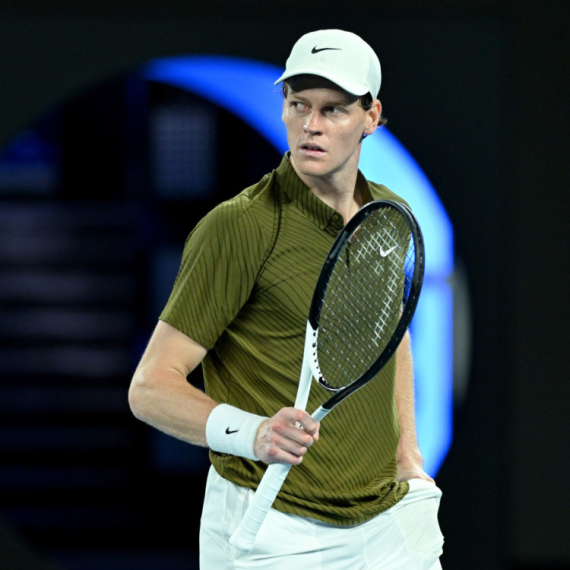 Siner silovit na startu Dohe