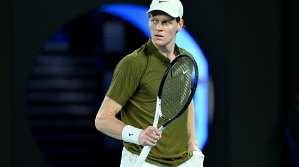 Siner silovit na startu Dohe