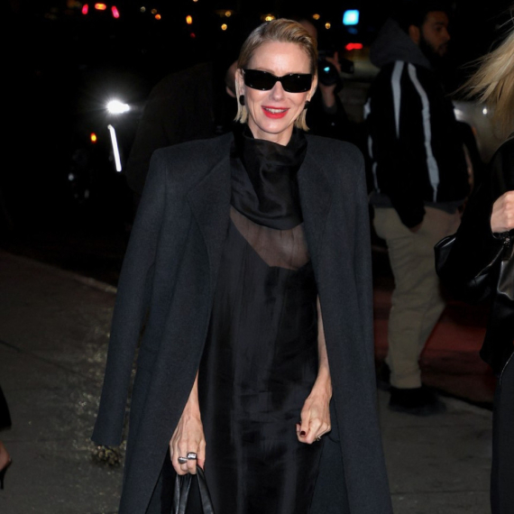 Ups, sve se videlo: Zbog golih grudi slavne plavuše svima su pale vilice FOTO