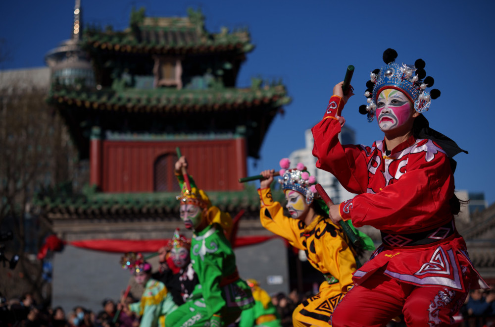 Spektakularan doček Nove godine u Kini: Ples humanoidnih robota oduševio svet FOTO/VIDEO