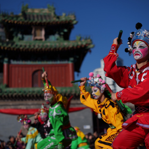 Spektakularan doček Nove godine u Kini: Ples humanoidnih robota oduševio svet FOTO/VIDEO