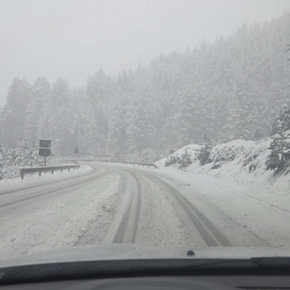 Sneg neprekidno veje: Palo oko 20 cm – ovaj deo Srbije je okovan FOTO/VIDEO