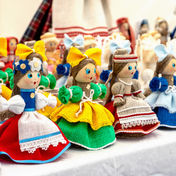 Milica jedina u Nišu izrađuje umetničke lutke FOTO