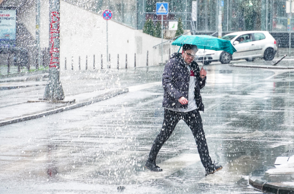 Srbija je zavejana: Palo i do pola metra snega; MUP upozorio građane FOTO/VIDEO