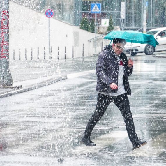 Srbija je zavejana: Palo i do pola metra snega; MUP upozorio građane FOTO/VIDEO