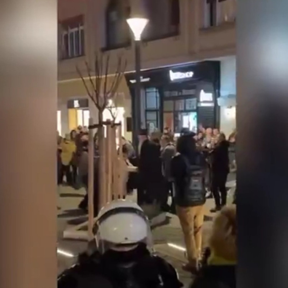 Poznato ko je predvodio sinoćni napad na mitropolita VIDEO