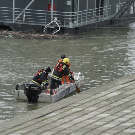 Drama na Adi Huji: Automobil upao u Dunav FOTO