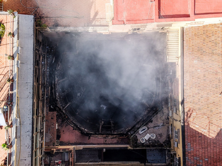 Izgorelo pozorište u Napulju, ministar obećava: Sanazaro će opet zasijati FOTO