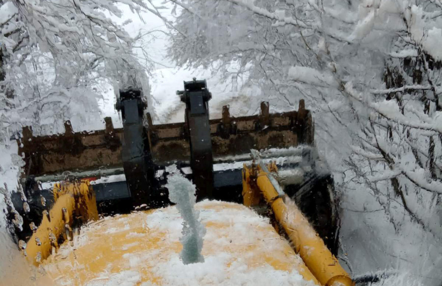 Sneg paralisao jedno mesto u Srbiji – zatrpani su FOTO