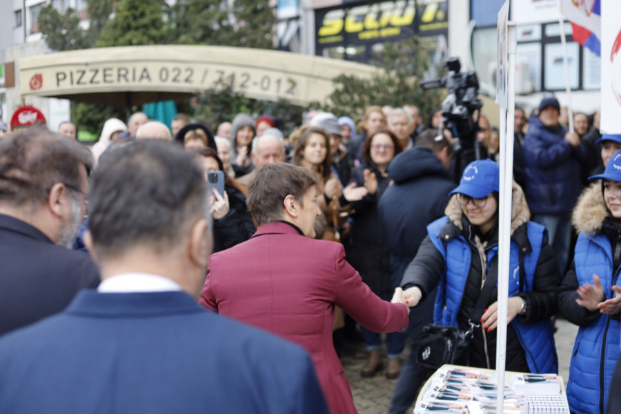 Brnabić posetila Šid: Svakoga dana i na svakom mestu branićemo Srbiju od ideologije mržnje FOTO