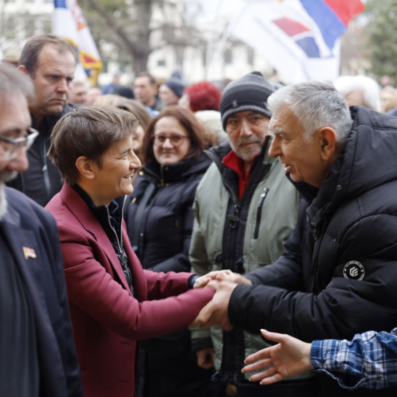 Brnabić posetila Šid: Svakoga dana i na svakom mestu branićemo Srbiju od ideologije mržnje FOTO
